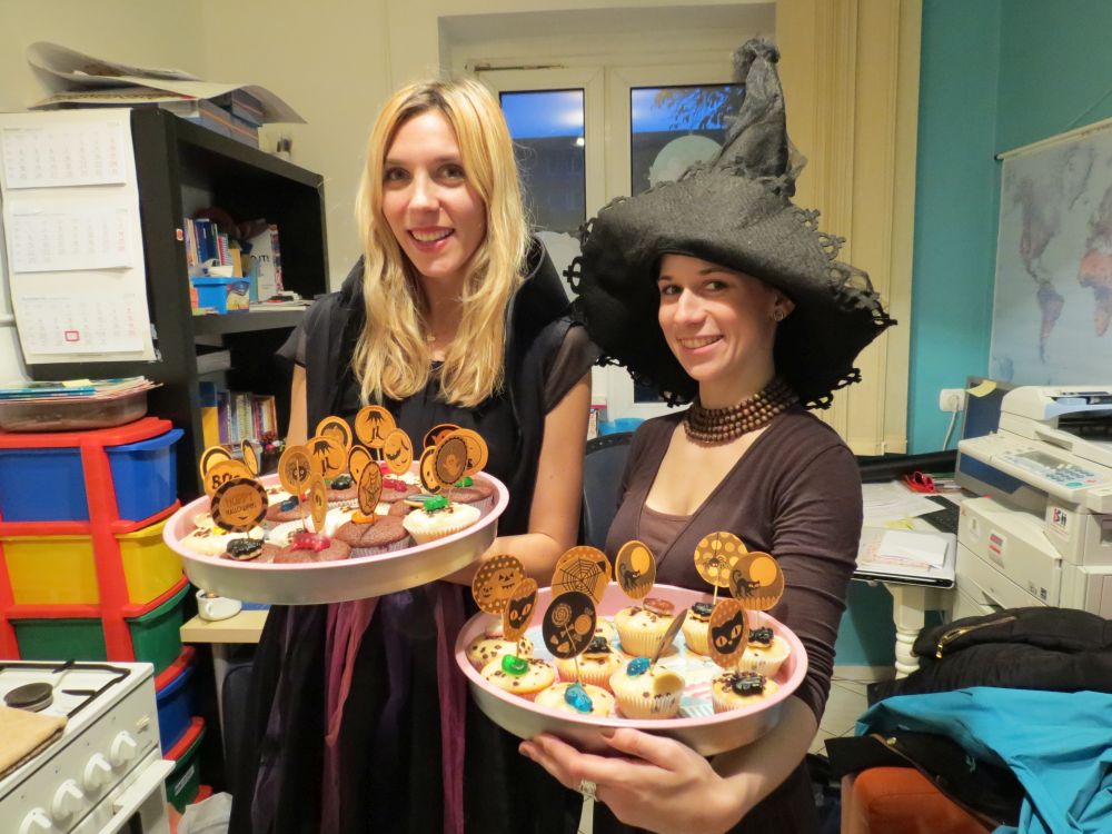 animatorki w strojach czarownic na zabawie