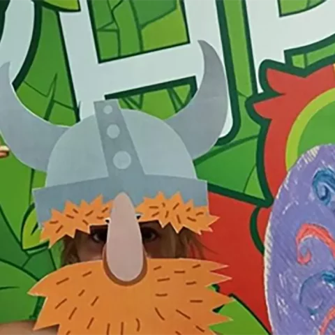 dziecko przebrane za wikinga