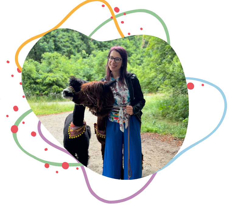 animatorka prowadzi dwie alpak